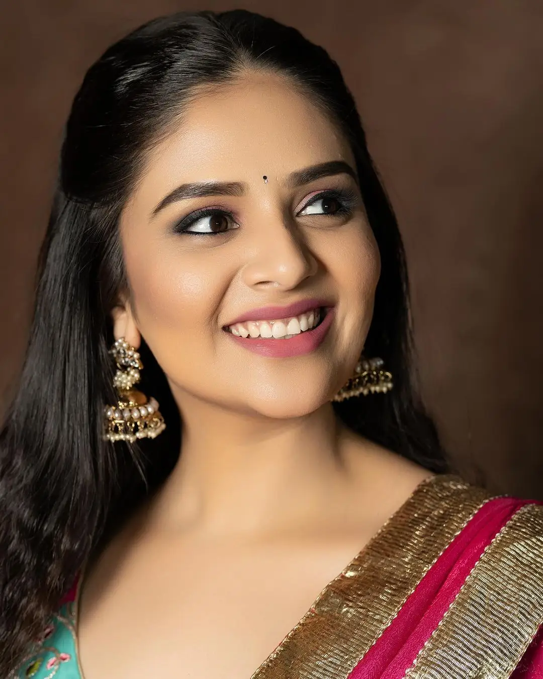 Gemini TV Anchor Sreemukhi in Black Lehenga Blue Choli